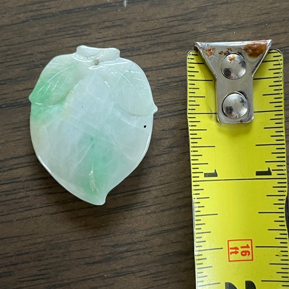 Jade pendant - Picture 2 of 3